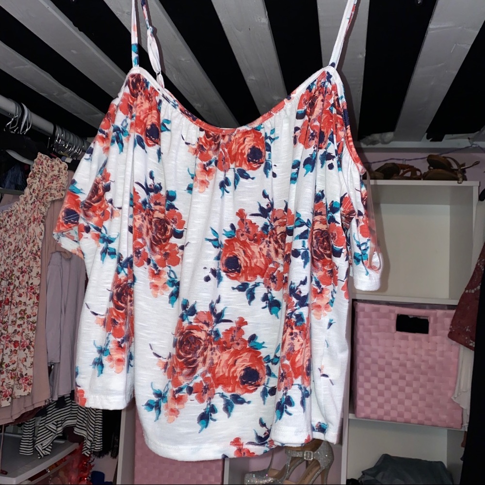 Short Sleeve Cold Shoulder Flower Top